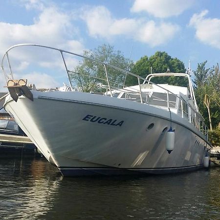Eucala Motor Yacht Hotel East Molesey Luaran gambar