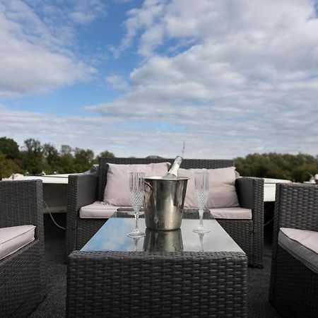 Eucala Motor Yacht Hotel East Molesey Luaran gambar
