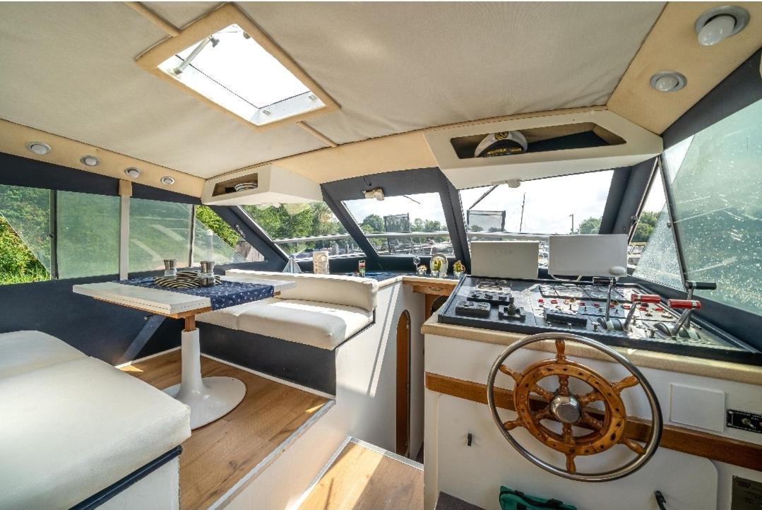 Eucala Motor Yacht Hotel East Molesey Luaran gambar